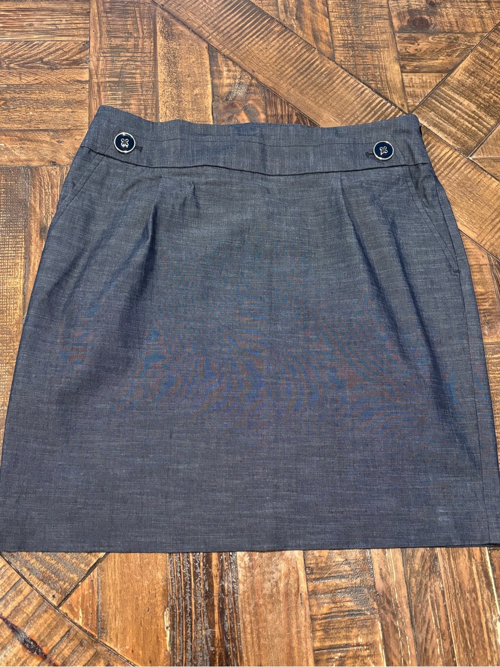 LOFT Ann Taylor Loft Dark Blue
Chambray Skirt Size 10. Pockets and size zip.